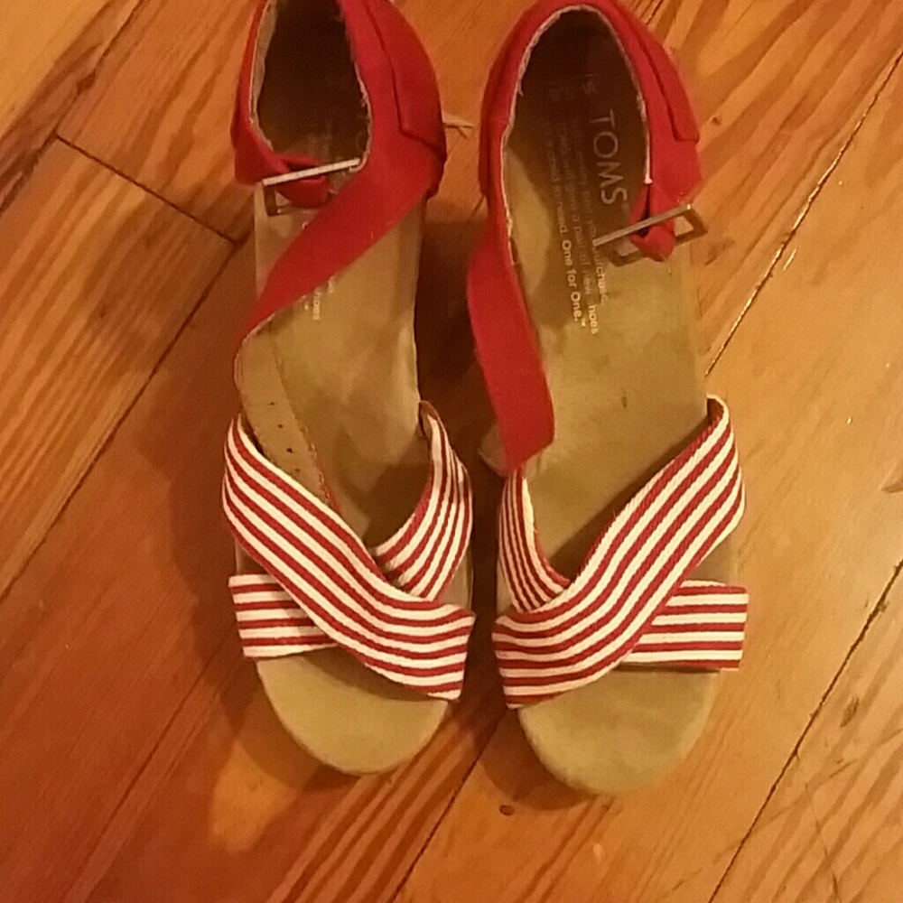 TOMS wedges